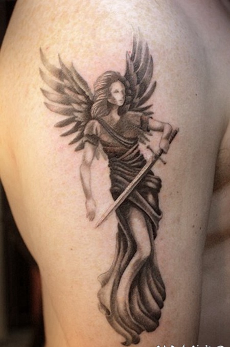 点刺风格的天使战士手臂纹身图案