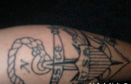 手臂美国海军象征船锚和盾牌纹身图案