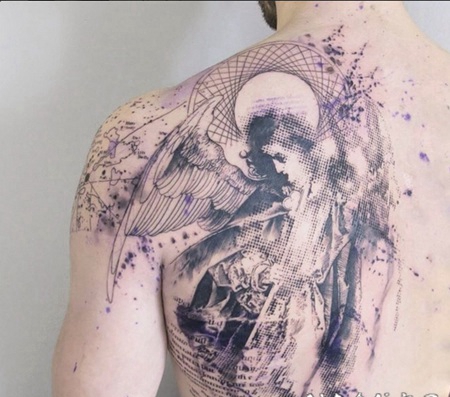 点刺风格的黑色天使和泼墨背部纹身图案