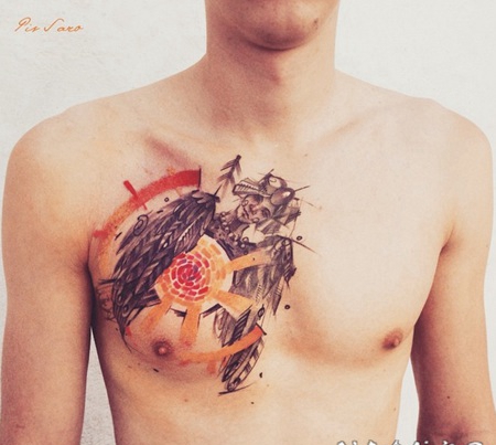 胸部色彩鲜明的女人天使与太阳纹身图案