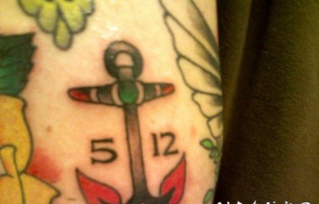 数字和船锚彩色纹身图案