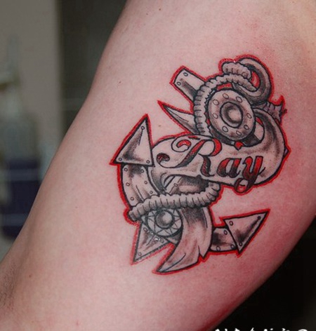 船锚和红色英文字母纹身图案