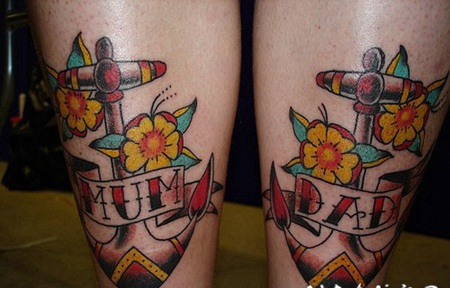 小腿船锚和花朵字母彩绘纹身图案