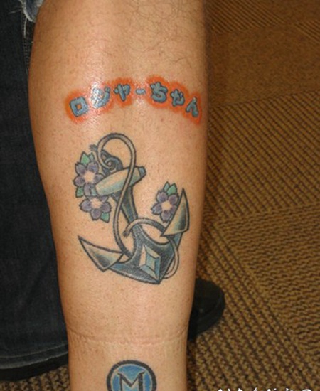 小腿船锚花朵和日本俚语纹身图案
