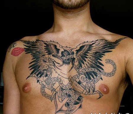 胸部老鹰船锚和铁链纹身图案