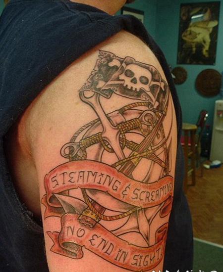 手臂海盗船和船锚彩绘纹身图案