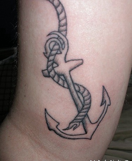 经典的船锚黑白纹身图案