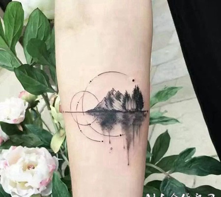 天高云淡，手臂有意境的山水风景纹身