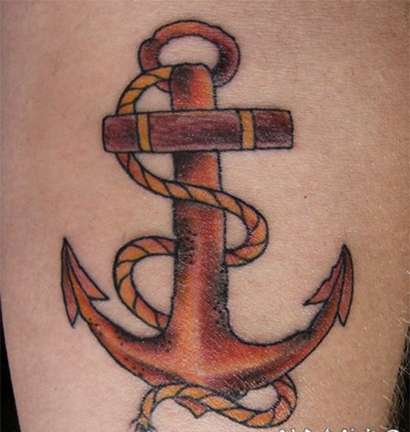 棕色的船锚和绳子纹身图案