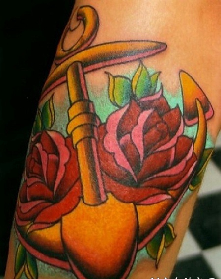 传统的船锚与玫瑰纹身图案