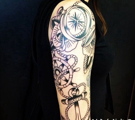 手臂很酷的传统船锚和绳子纹身图案