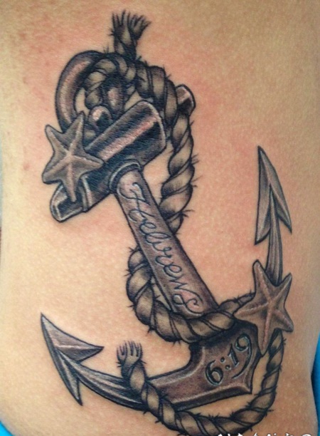 令人敬畏的传统船锚腰部纹身图案
