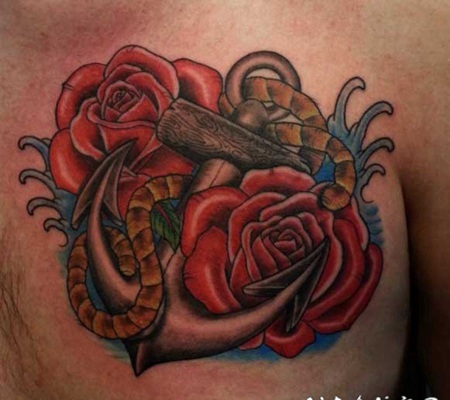 胸部old school红玫瑰和船锚纹身图案
