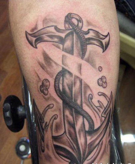 令人敬畏的灰色船锚纹身图案