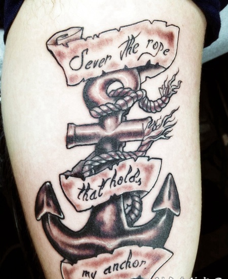 old school手臂上的船锚纹身图案