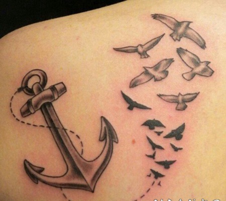 黑灰船锚与一群小鸟背部纹身图案