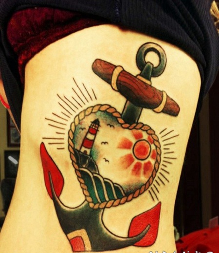 old school美丽的船锚与闪亮的心形侧肋纹身图案