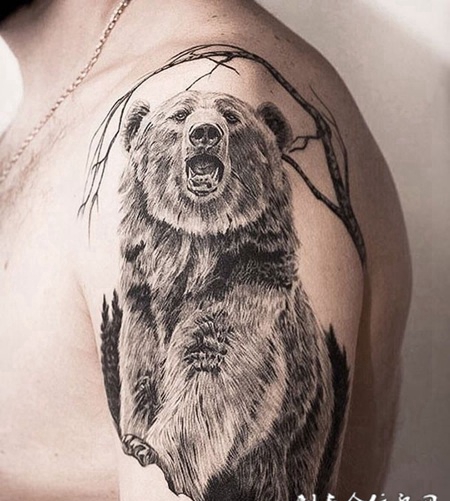 熊出没，手臂好看的简约线条熊纹身