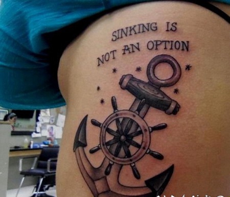 很酷的黑白船锚与船舵大腿纹身图案