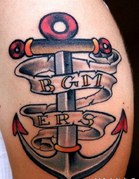 铁船锚与字母纹身图案