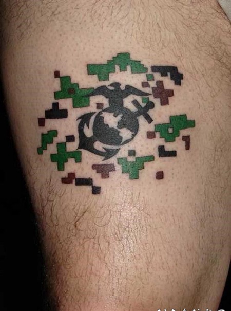 大腿彩色船锚与鹰和全球纹身图案