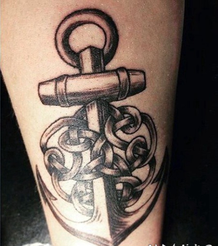 设计凯尔特结符号和船锚纹身图案