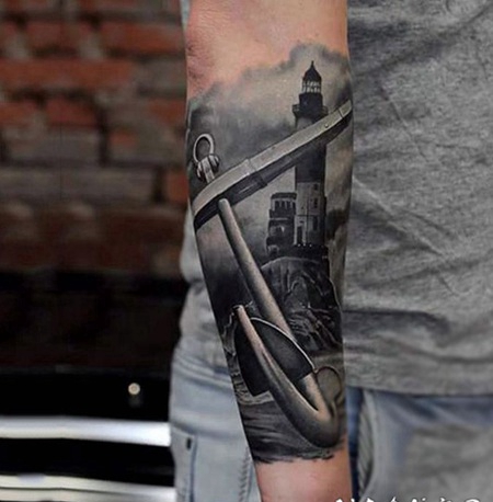 写实黑白船锚与灯塔手臂纹身图案