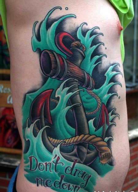 侧肋old school绿色浪花和船锚字母纹身图案