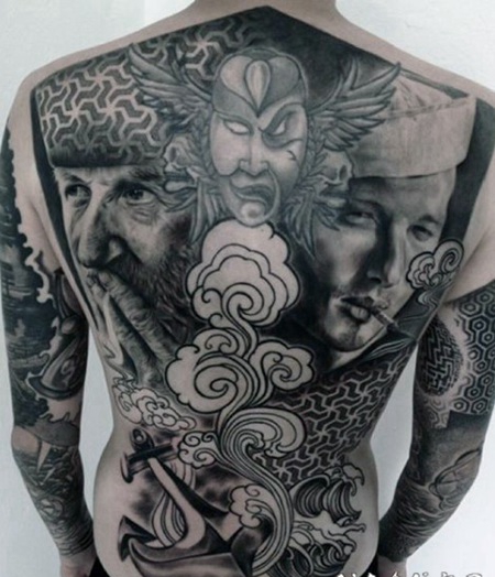 满背黑白水手肖像和波浪船锚纹身图案