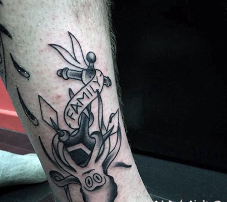 脚踝有趣的航海主题船锚与微笑章鱼纹身图案