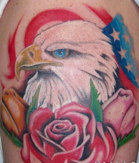 美国爱国鹰和玫瑰彩色纹身图案