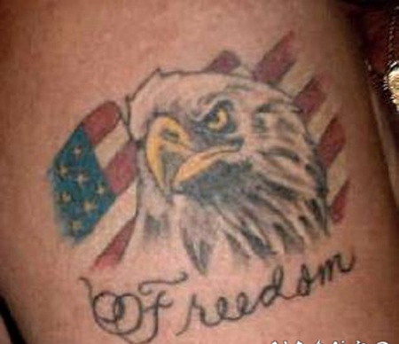 自由鹰和美国国旗纹身图案