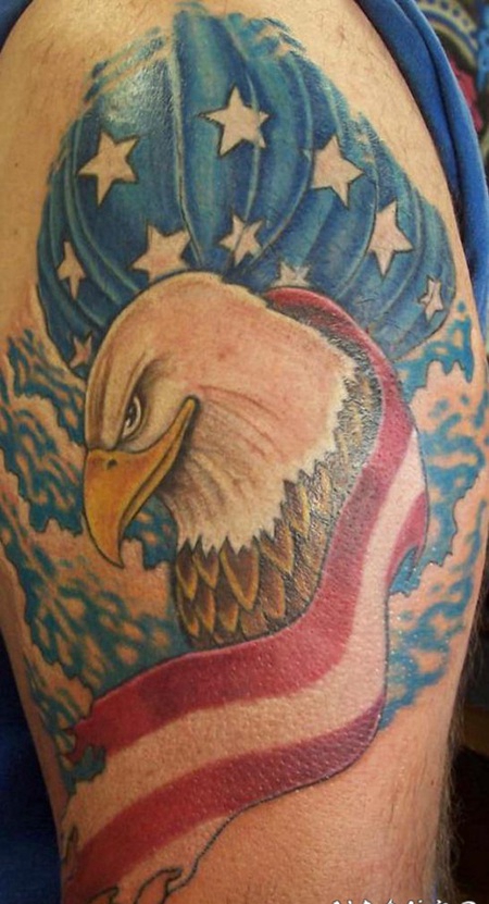 美国国旗与鹰纹身图案