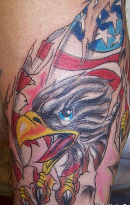 美国国旗和鹰撕皮彩色纹身图案