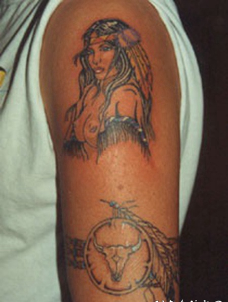 手臂北美土著裸体女孩纹身图案