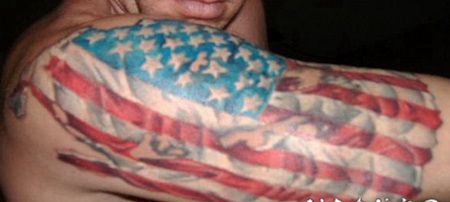 手臂爱国者彩色美国国旗纹身图案