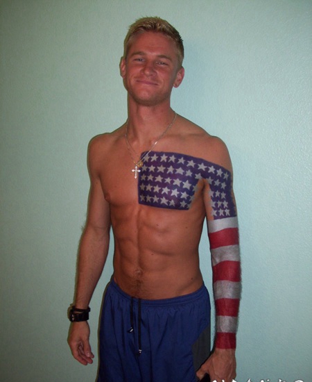 胸部和手臂很酷的美国国旗纹身图案