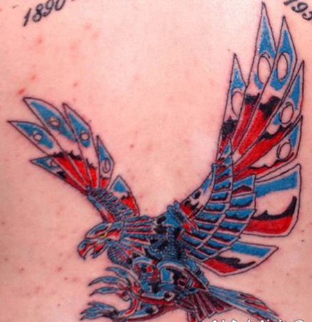 美国彩色的鹰背部纹身图案