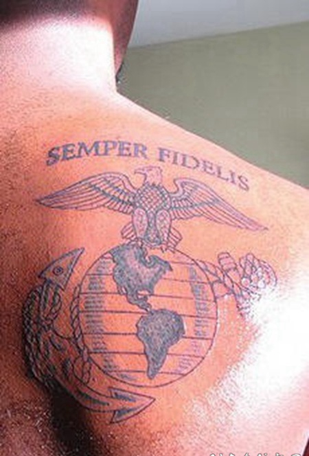背部永远忠诚的美国海军纹身图案