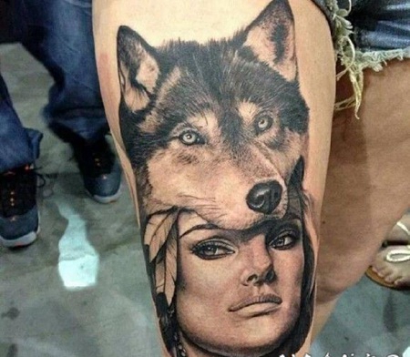 美丽的北美土著女孩与狼头盔大腿纹身图案