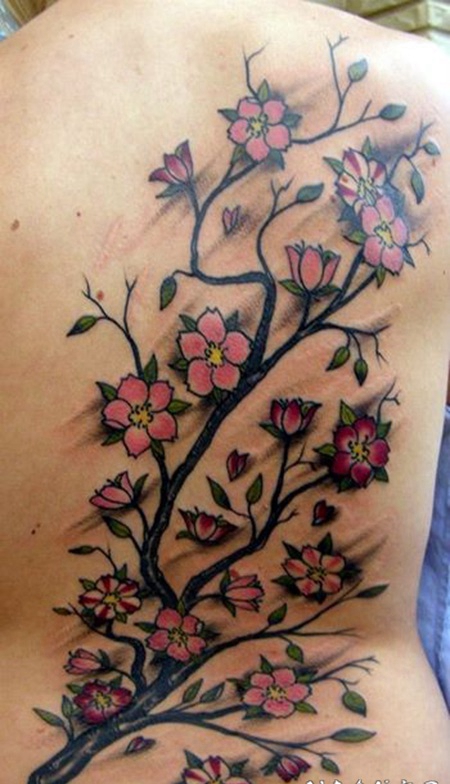 背部经典彩绘樱花树纹身图案