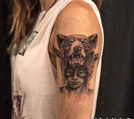 手臂可怕的北美土著女孩和熊头盔纹身图案