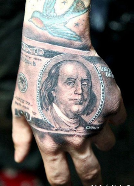 美式写实的比尔肖像手背纹身图案