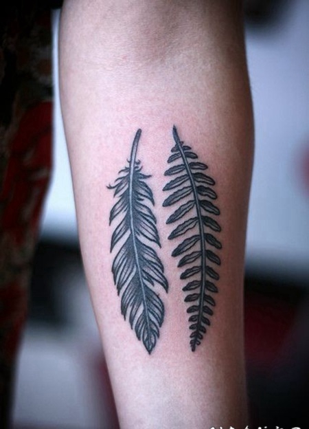 美式黑色的羽毛手臂纹身图案
