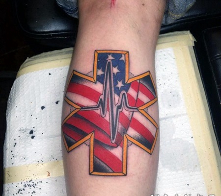小腿美国国旗彩色医疗标志纹身图案