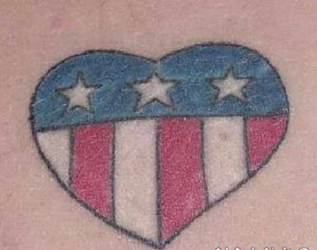 心形的彩色美国国旗纹身图案