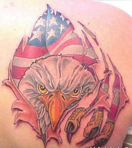 美国国旗和鹰彩色撕皮背部纹身图案