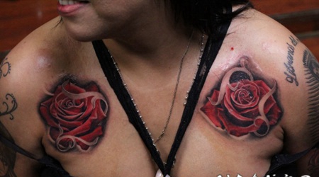 胸部两朵好看的玫瑰纹身图案