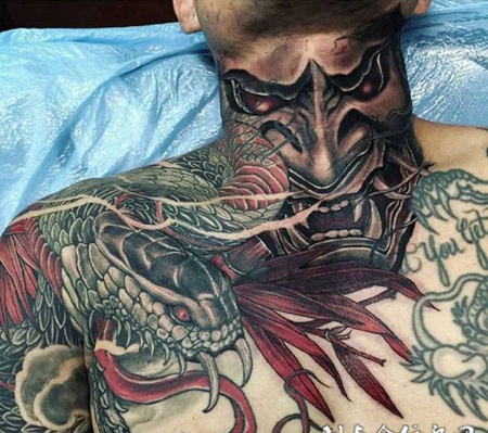 灵蛇吐信，披肩霸气蛇纹身