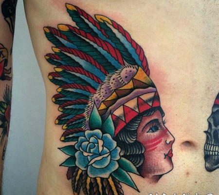 彩色传统印第安人与蓝色玫瑰骷髅纹身图案